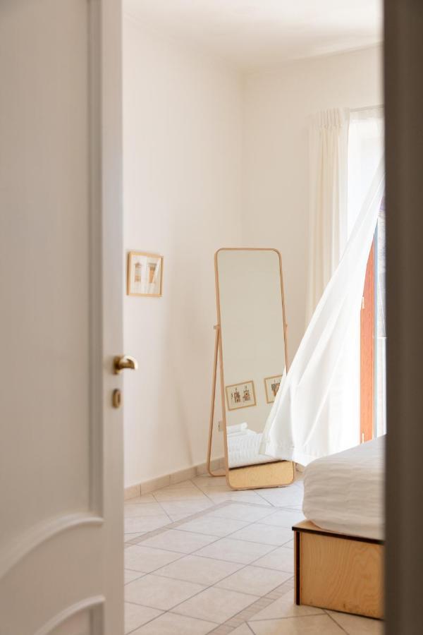Le Tre Regine Apartment เนเปิลส์ ภายนอก รูปภาพ